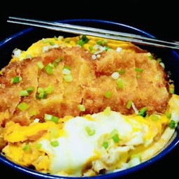 ข้าวไข่ข้น หมูทงคะสึ ไข่กุ้ง