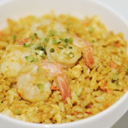 ข้าวผัดผงกะหรี่กุ้ง