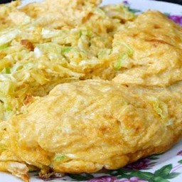 ข้าวหน้าไข่เจียวกะหล่ำปลี