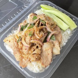 ข้าวน้ำตกหมูย่าง