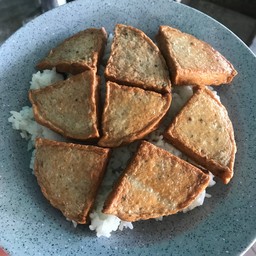 ข้าวหน้า หมูยออุบล ทอด