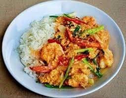 ผัดผงกะหรี่ทะเลราดข้าว                                           Pad Pong Curry Seafood