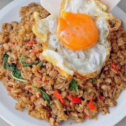 ข้าวคลุกกะเพราเนื้อสับโคขุนเกรดA