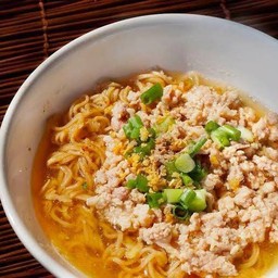 มาม่าหมูสับ