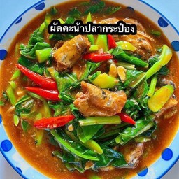 ผัดคะน้าปลากระป๋องราดข้าว