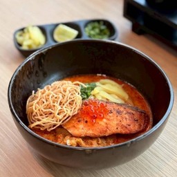 Khao Soi Curry Noodles With Grilled Salmon ข้าวซอยแซลม่อนย่าง