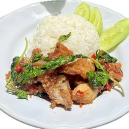 ข้าวกระเพราไก่กรอบ