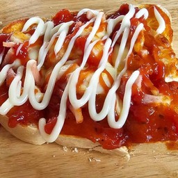 ปังแผ่นเบคอนพริกเผาชีส