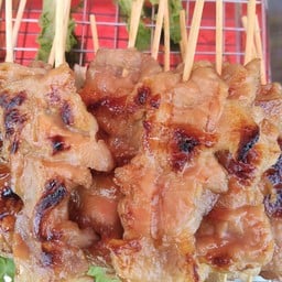 หมูปิ้งโบราณ หมูทอด ข้าวเหนียว เเจ่วบอง
