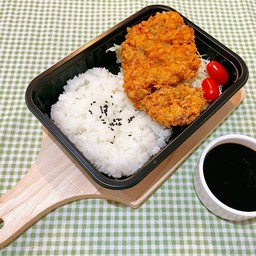 [อร่อยซ่ากับโค้ก] ข้าวทงคัตสึหมู-ซอสทงคัตสึ +  โค้ก ออริจินัล (กระป๋อง) 