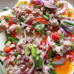 ยำไข่ต้มหมูสับ