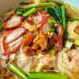 เกี๊ยวน้ำหมูแดง