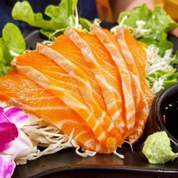 ปลาแซลมอน ซาซิมิ