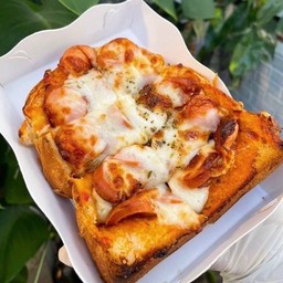 ปังแผ่นไส้กรอกพริกเผาชีส