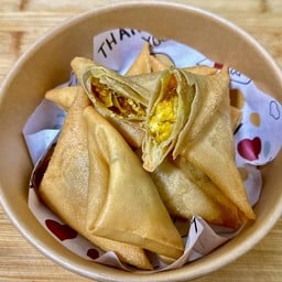 ซาโมซ่าไส้ไก่(ผงกะหรี่)