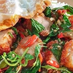 อิ่มพุงป่อง ข้าวกะเพรา ไข่ข้น น้ำชงน้ำชา ศาลายา