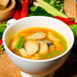 แกงเหลืองปลาดอร์รี่ 156 kcal