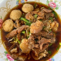 ก๋วยเตี๋ยวหมูตุ๋น