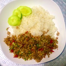 กะเพราเนื้อราดข้าว+ไข่เจียว