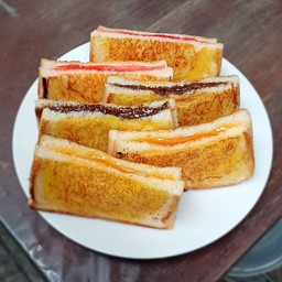 แซนวิชย่าง ชิ้นละ