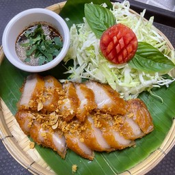 สามชั้นทอดน้ำปลา