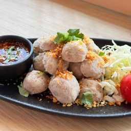 Pork Ball With Jaew Sauce ลูกชิ้นหมูลวกเสิร์ฟคู่กับน้ำจิ้มแจ่ว