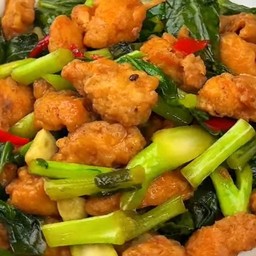 ผัดคะน้าไก่กรอบ (กับข้าว)