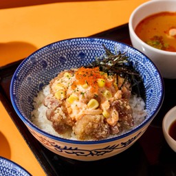 ข้าวหน้าไก่ทอดซอสทาร์ทาร์ไข่กุ้งและซุป