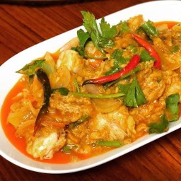 ข้าวปลาผัดผงกระหรี่ไข่เค็ม