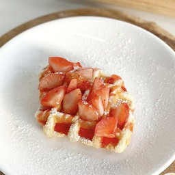 สตอเบอรี่สดไอซ์ซิ่ง