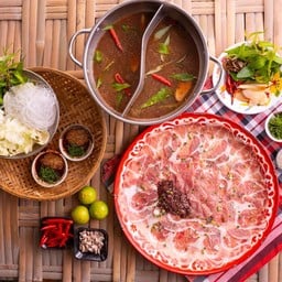 แจ่วฮ้อนหมูรวมใหญ่ + น้ำซุปชุดผัก