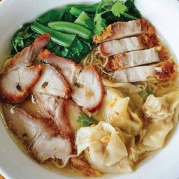 บะหมี่เกี๊ยวหมูกรอบ+หมูแดง