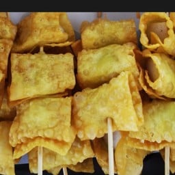 เกี๊ยวทอดไส้ลูกชิ้นปลา