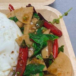 ข้าวผัดกะเพราหมูยอ