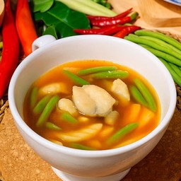 แกงส้มปลาดอร์รี่ 156 kcal