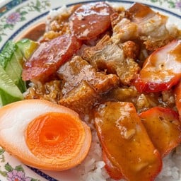 ข้าวหมูแดงสุพรรณ หลังสถานีรถไฟปากช่อง