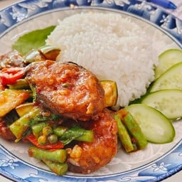 ผัดพริกแกงปลาดุก