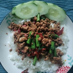 กะเพราและเครื่องแกงคุณติ๊ก