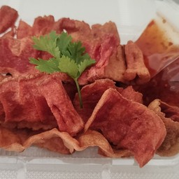 ไส้กรอกแดงสไลด์แผ่นทอดกรอบ