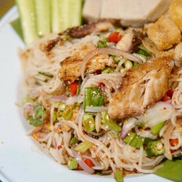 ยำขนมจีนปลาทู 🥒🐟