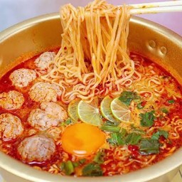 มาม่าหมูสับต้มยำ