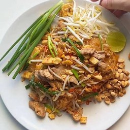 ผัดไทยหมู                          Pad-Thai Pork