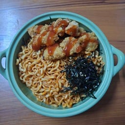 มาม่าเผ็ดเกาหลีซัมยัง+ไก่คาราเกะ