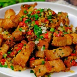 สามชั้นคั่วพริกเกลือ