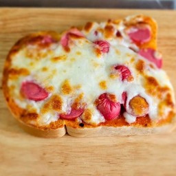 ปังแผ่นพิซซ่าไส้กรอกชีส