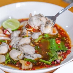 ยำแซ่บซดเส้น ขนมจีนบุฟเฟต์ สนามแบดมินตัน ที ไทยแลนด์