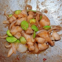 สะตอผัดกะปิหมูสามชั้น ราดข้าว