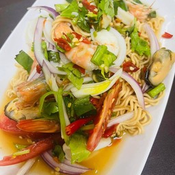 ยำมาม่ารวม