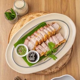 หมูกรอบทอดจิ้มซีฟู้ด