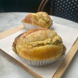 ขนมปังเนยกระเทียมแฮมชีส